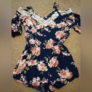 Women’s RUE 21 Floral Romper Size Small